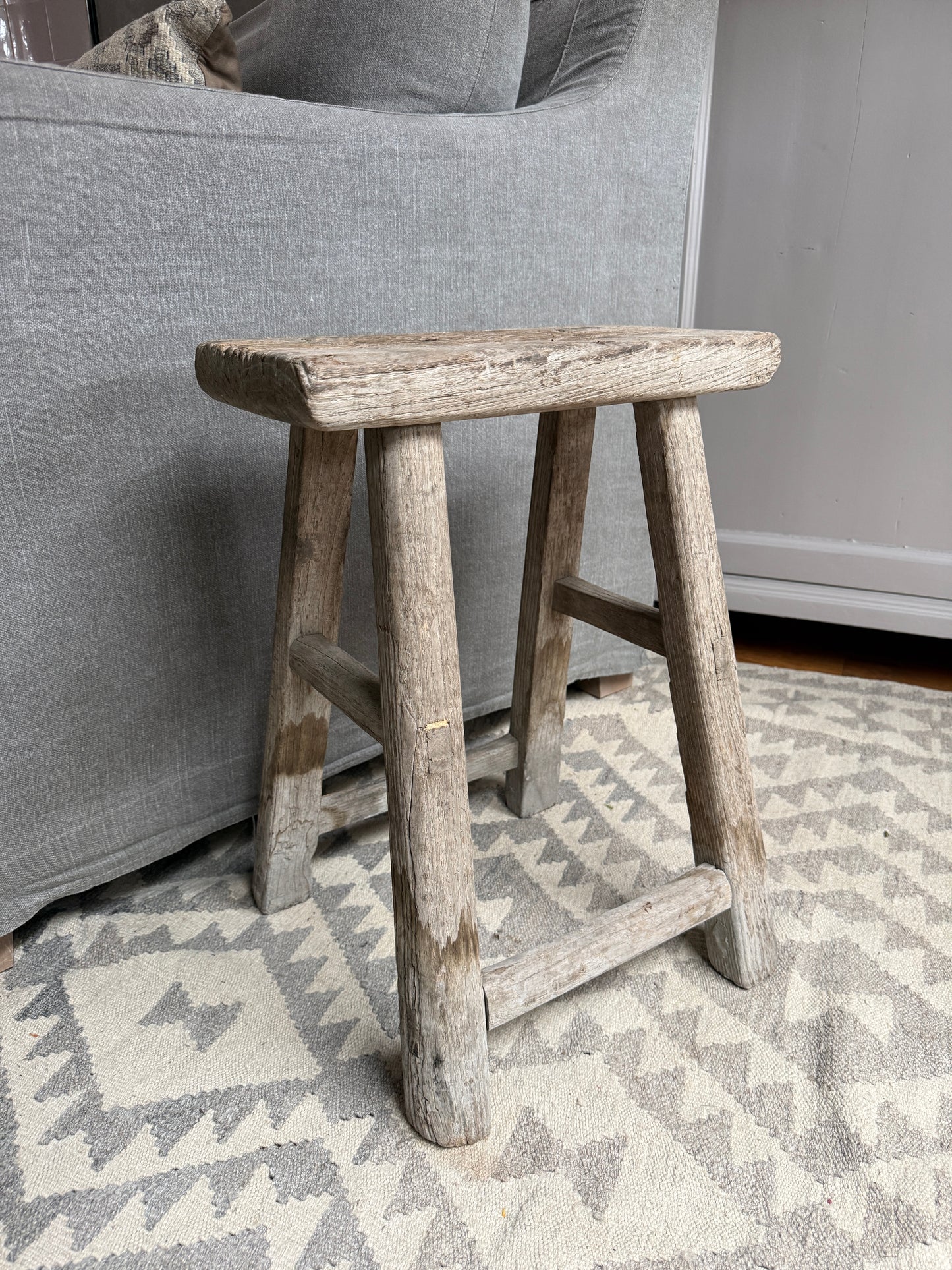 Alter Holzschemel, chinesischer Stuhl