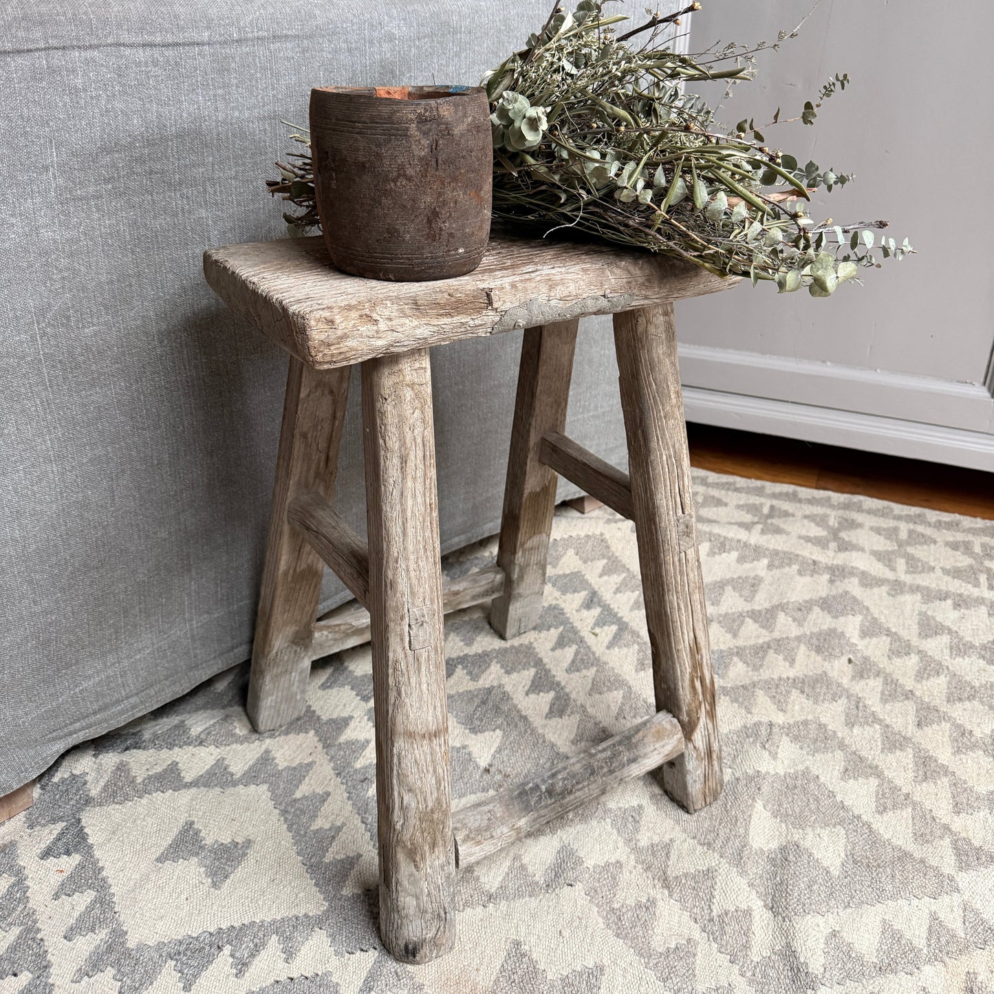 Alter Holzschemel, chinesischer Stuhl