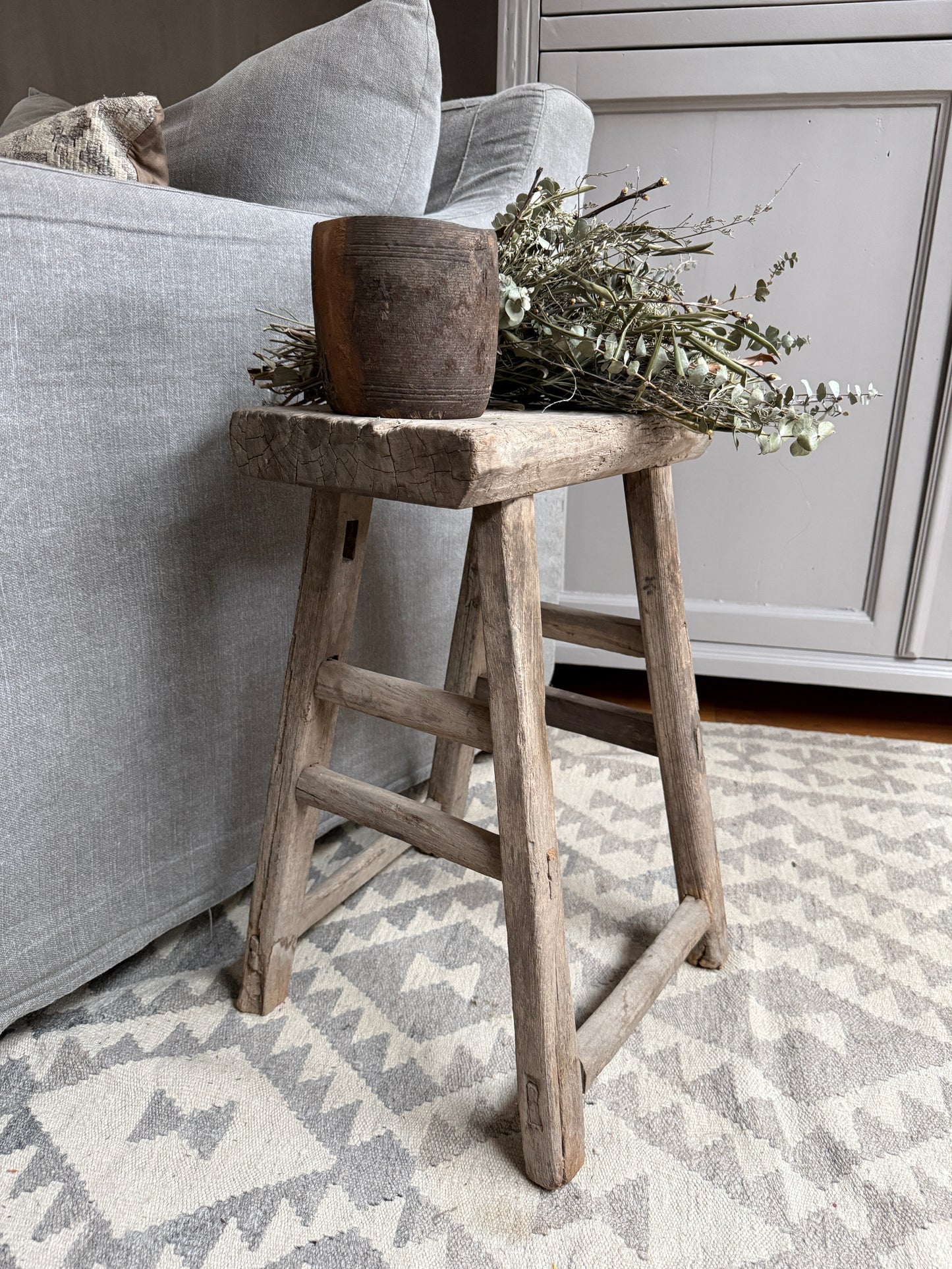 Alter Holzschemel aus Ulmenholz, chinesischer Stuhl