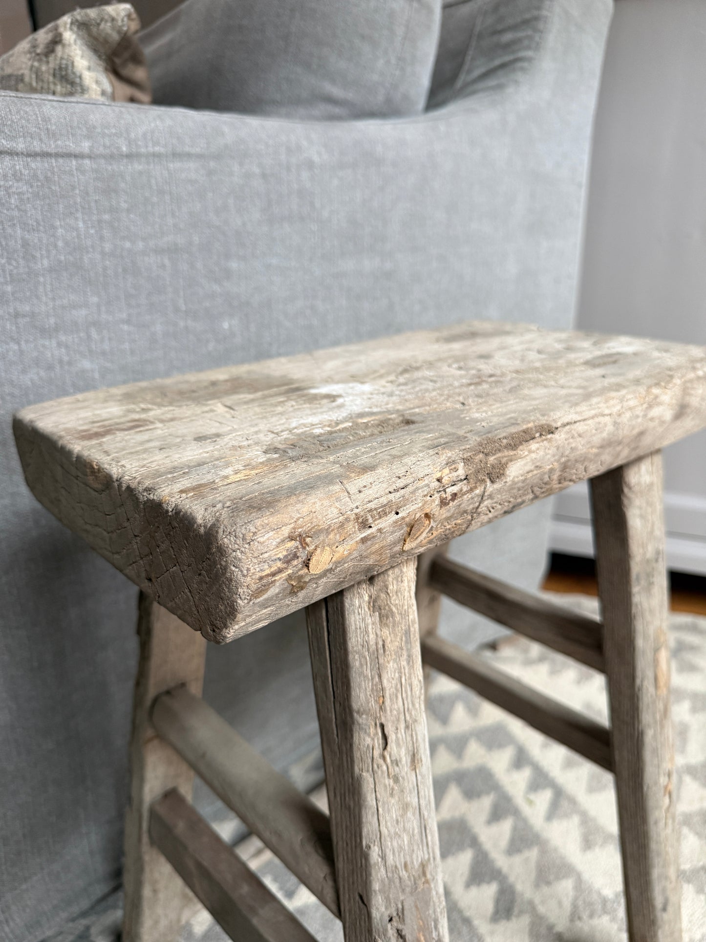 Alter Holzschemel aus Ulmenholz, chinesischer Stuhl