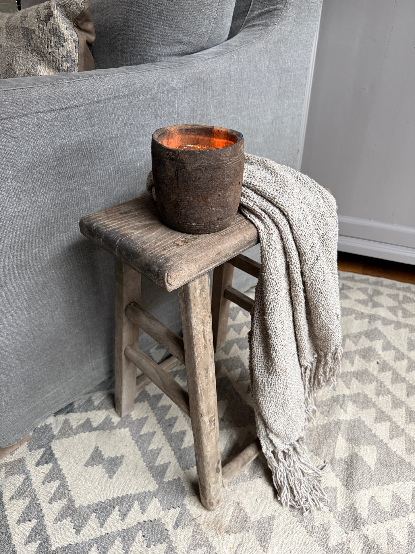 Alter Holzschemel, chinesischer Stuhl