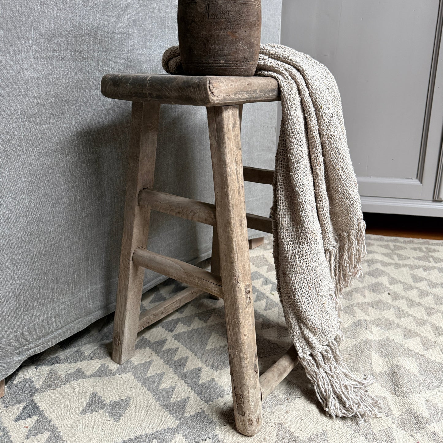 Alter Holzschemel, chinesischer Stuhl