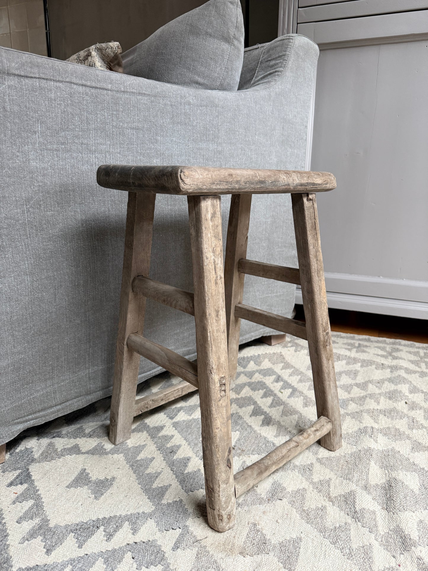 Alter Holzschemel, chinesischer Stuhl