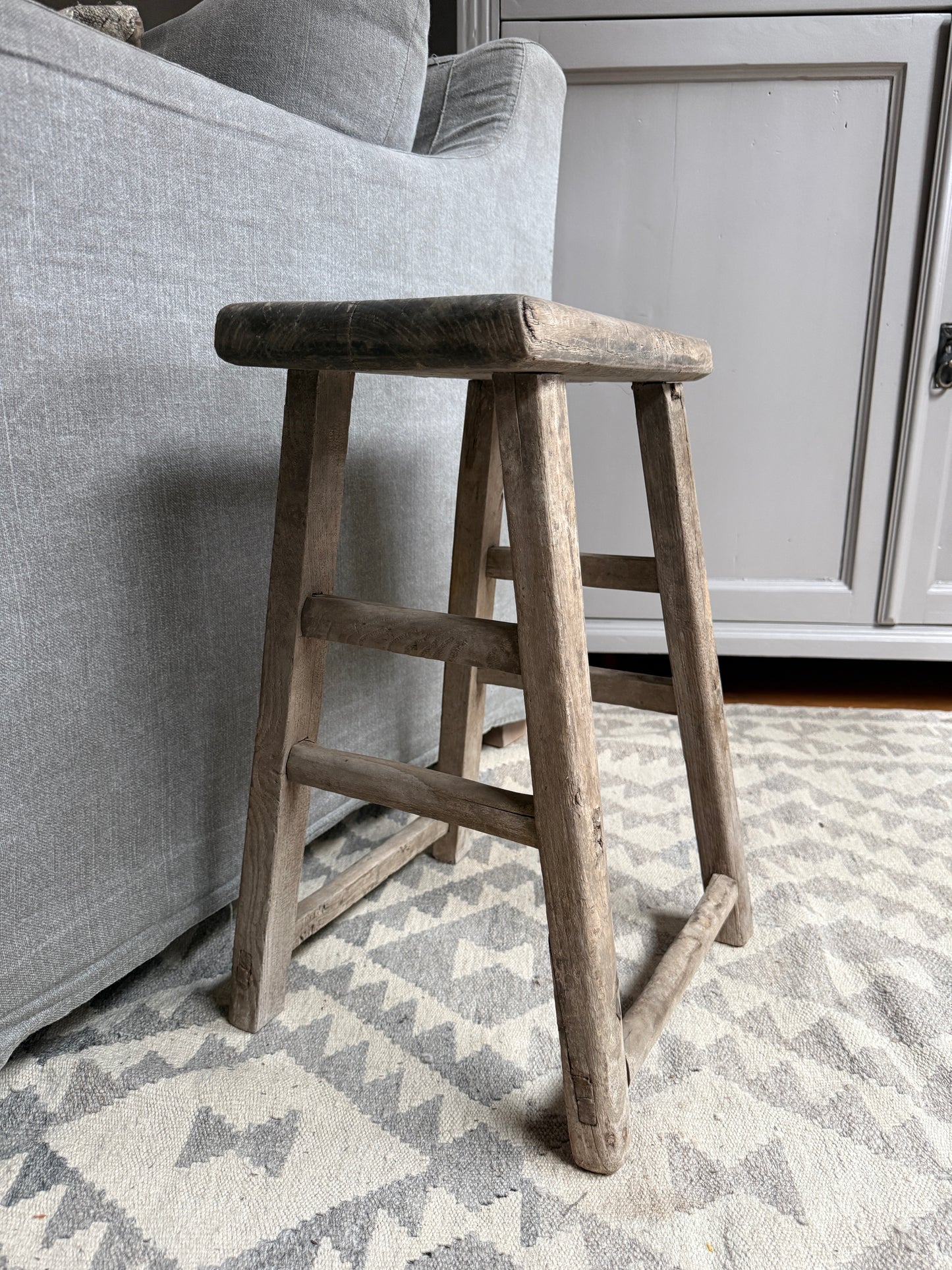 Alter Holzschemel, chinesischer Stuhl