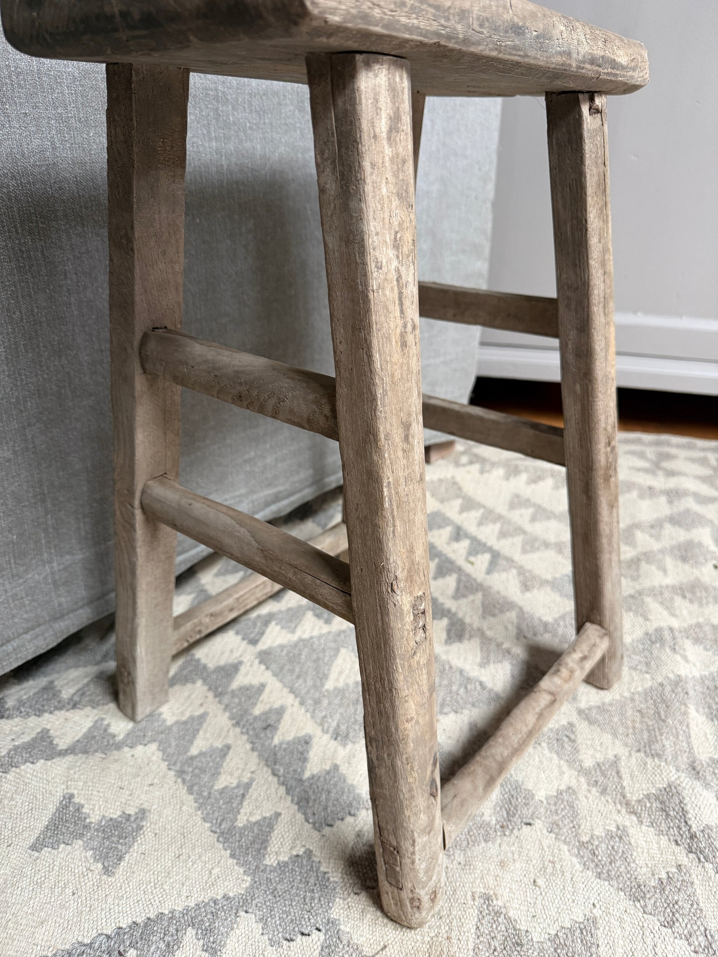 Alter Holzschemel, chinesischer Stuhl