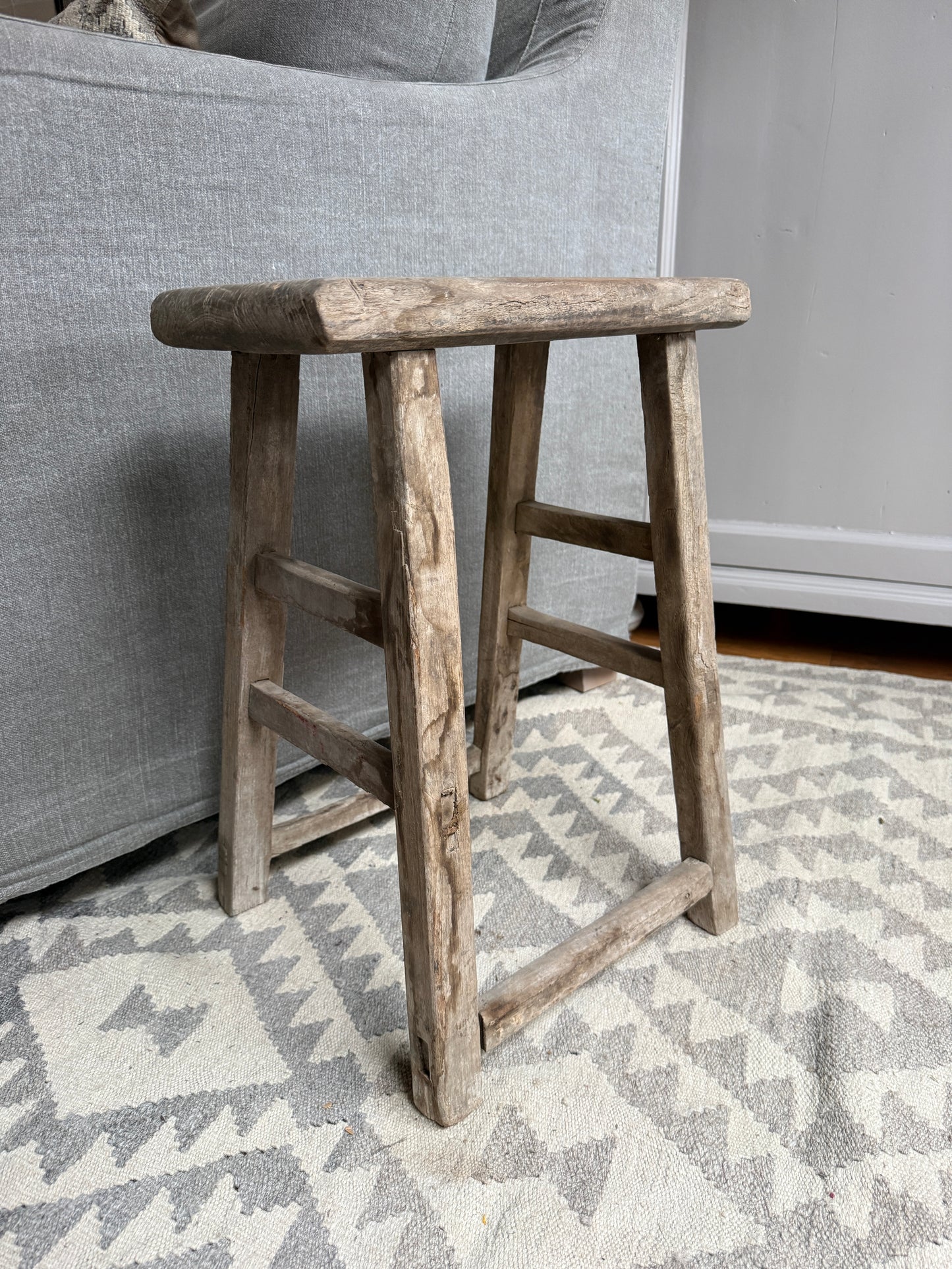 Alter Holzschemel, chinesischer Stuhl