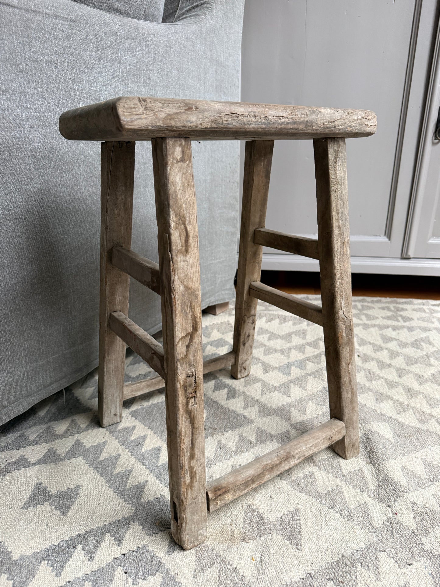 Alter Holzschemel, chinesischer Stuhl