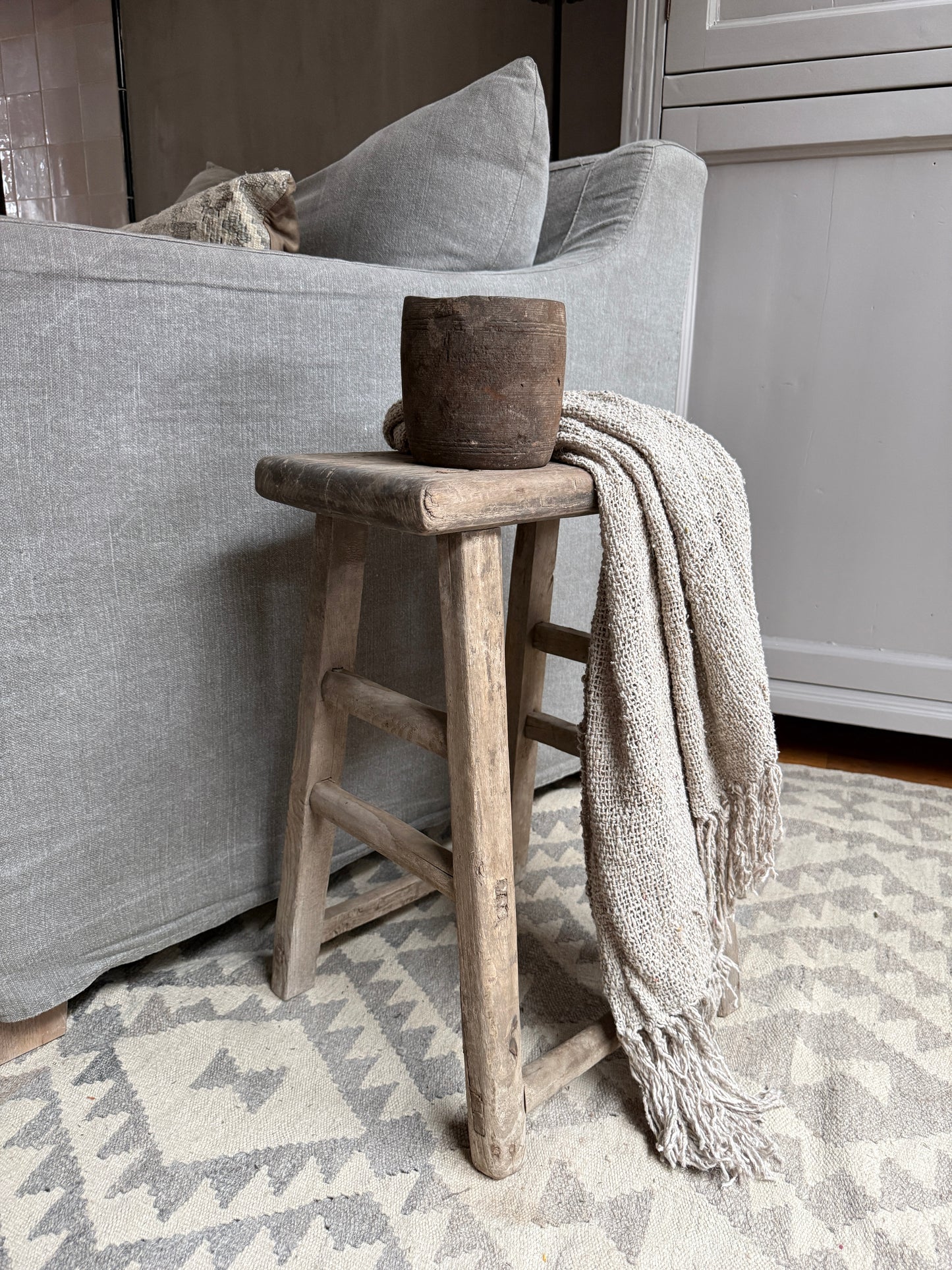 Alter Holzschemel, chinesischer Stuhl