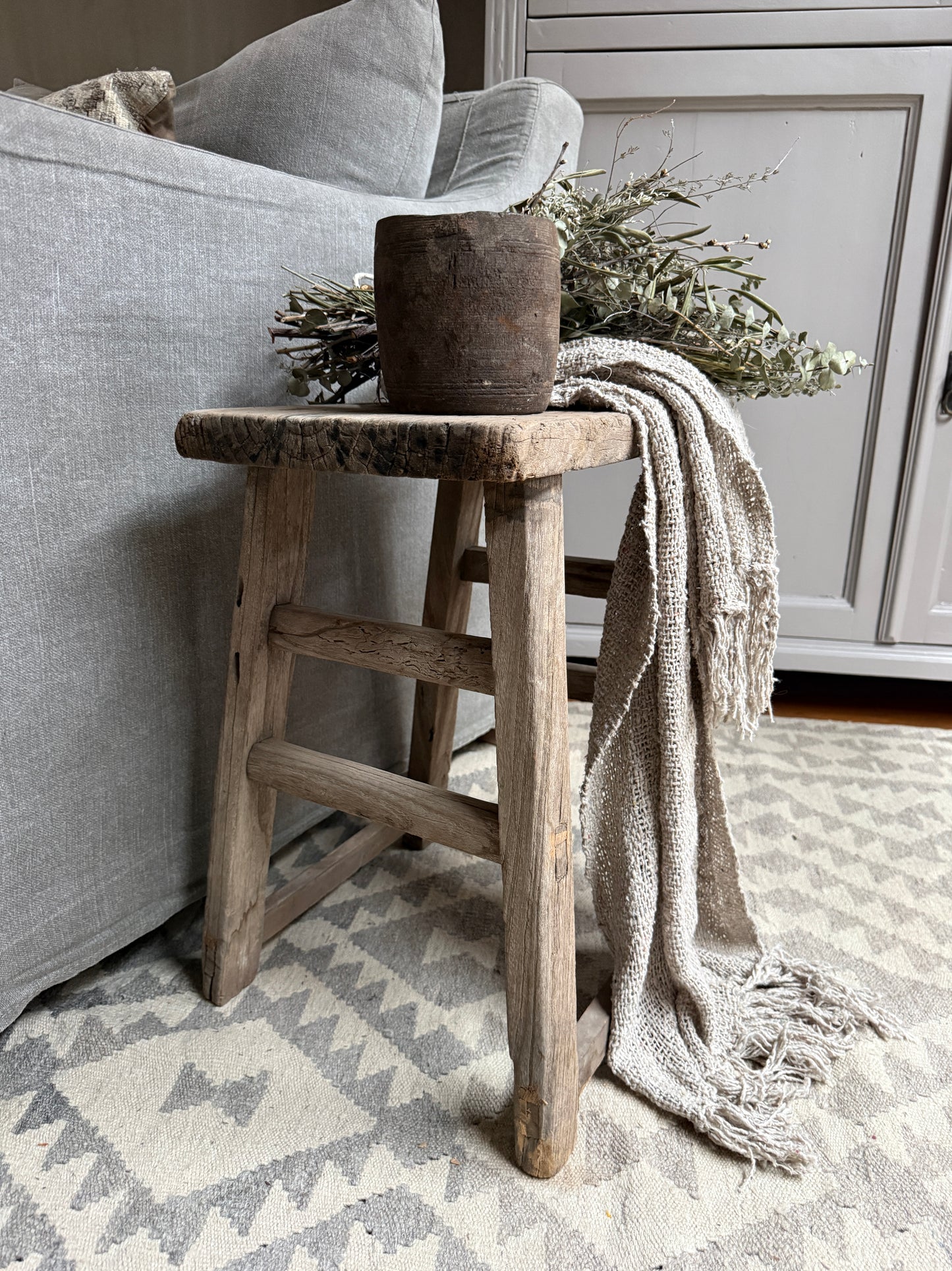 Alter Holzschemel, chinesischer Stuhl