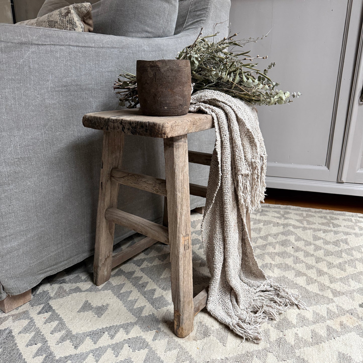 Alter Holzschemel, chinesischer Stuhl