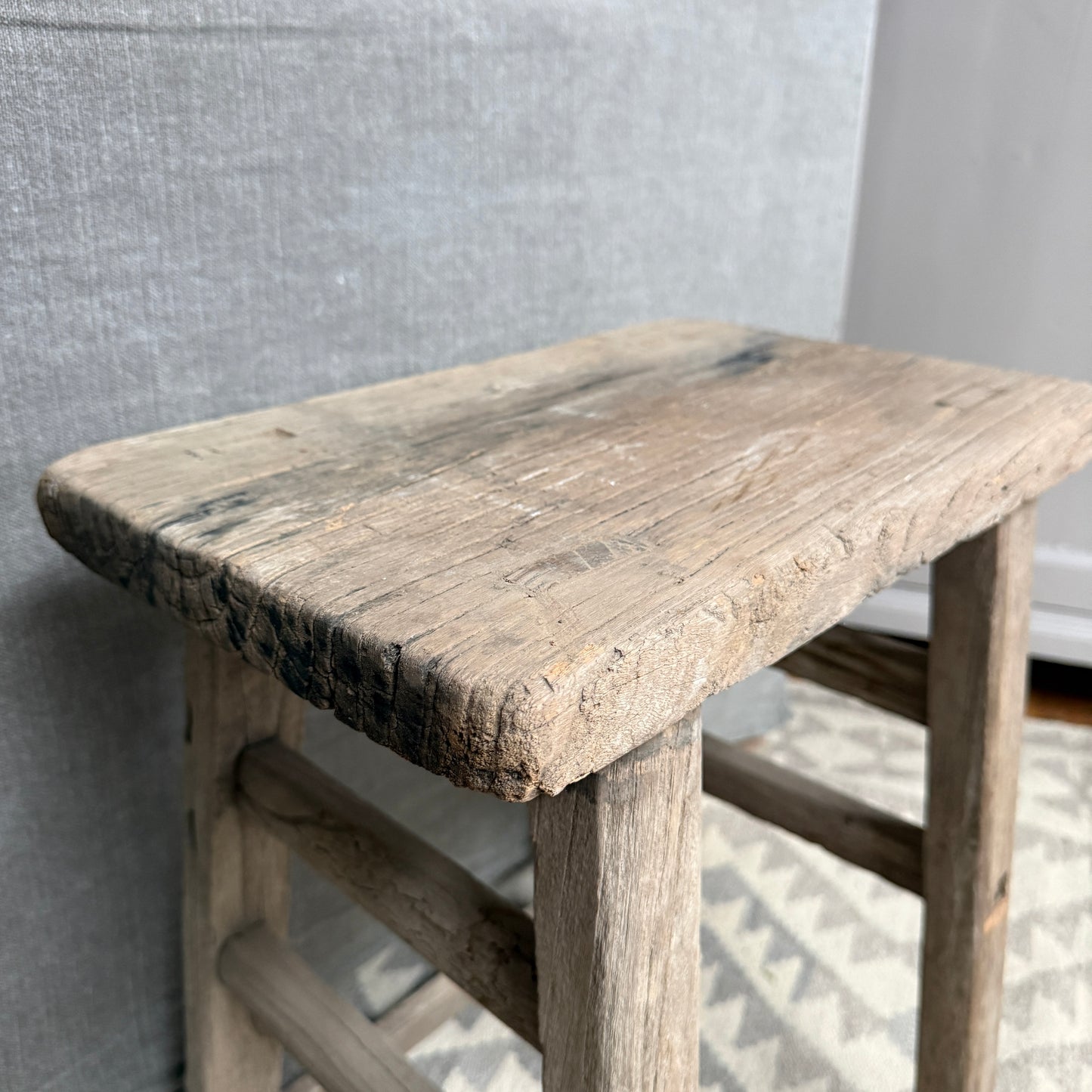 Alter Holzschemel, chinesischer Stuhl