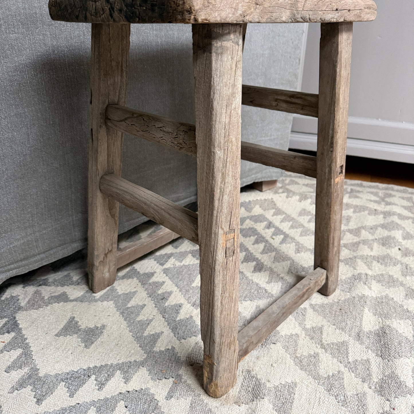 Alter Holzschemel, chinesischer Stuhl