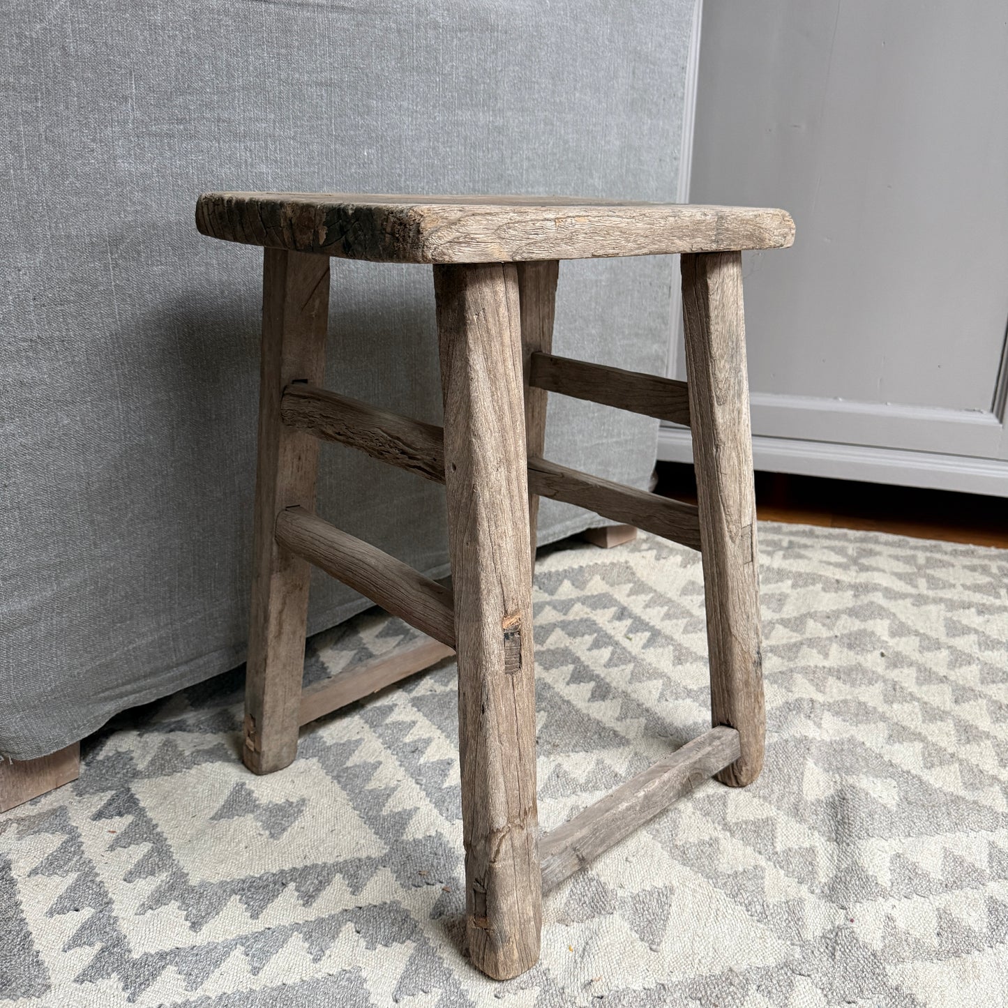 Alter Holzschemel, chinesischer Stuhl