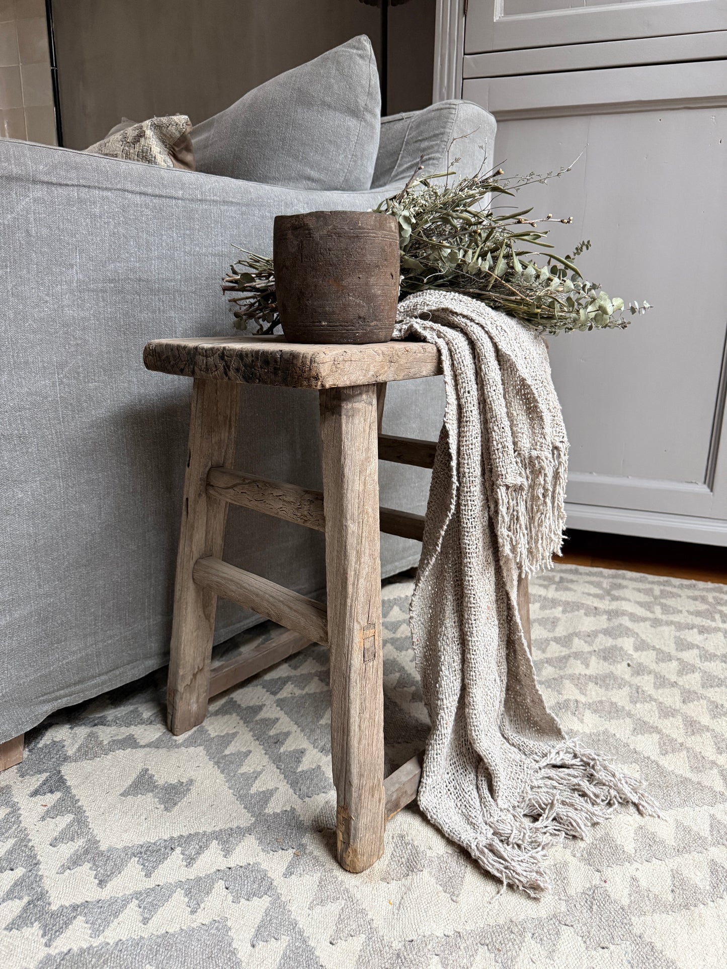 Alter Holzschemel, chinesischer Stuhl