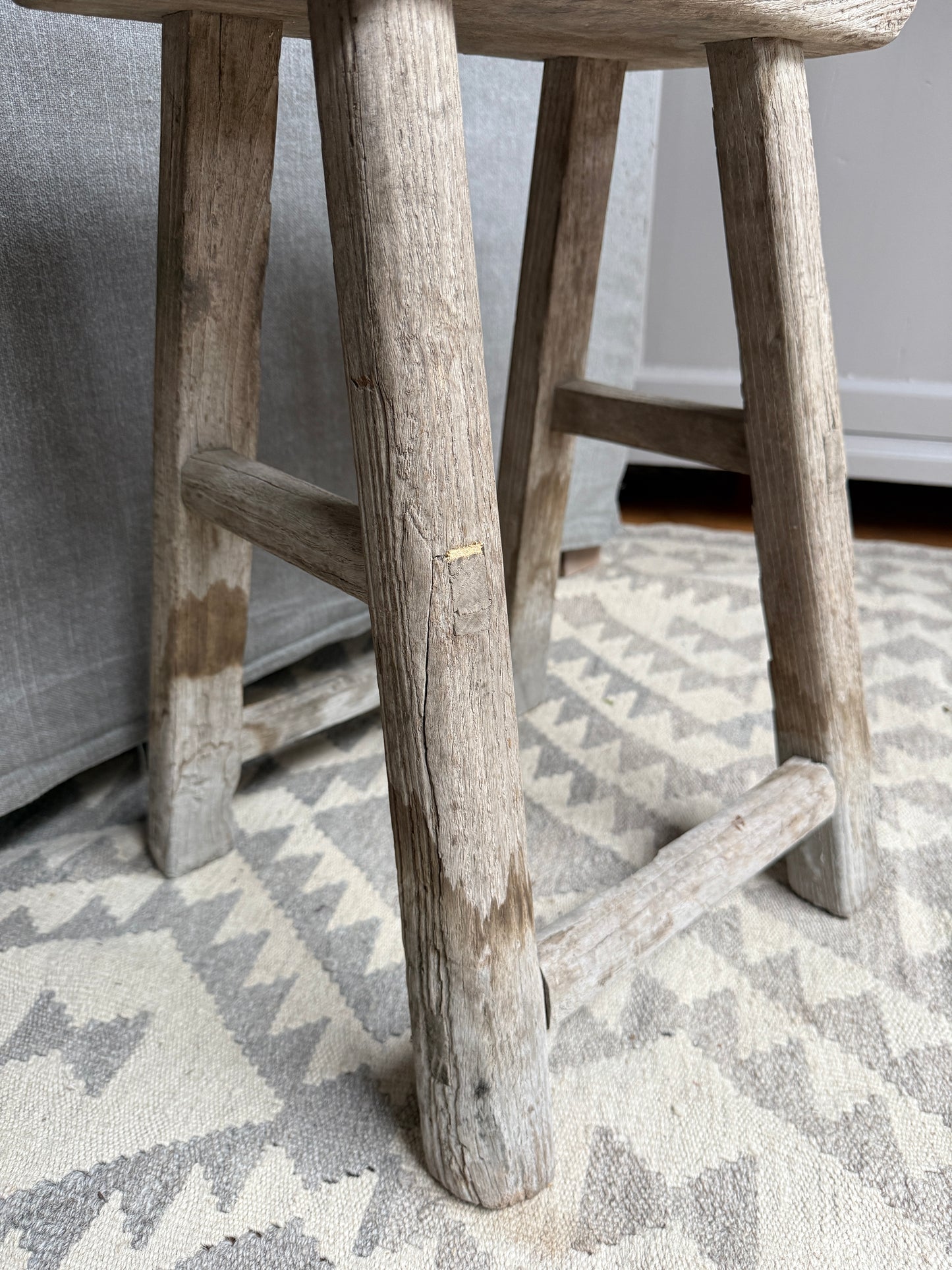 Alter Holzschemel, chinesischer Stuhl