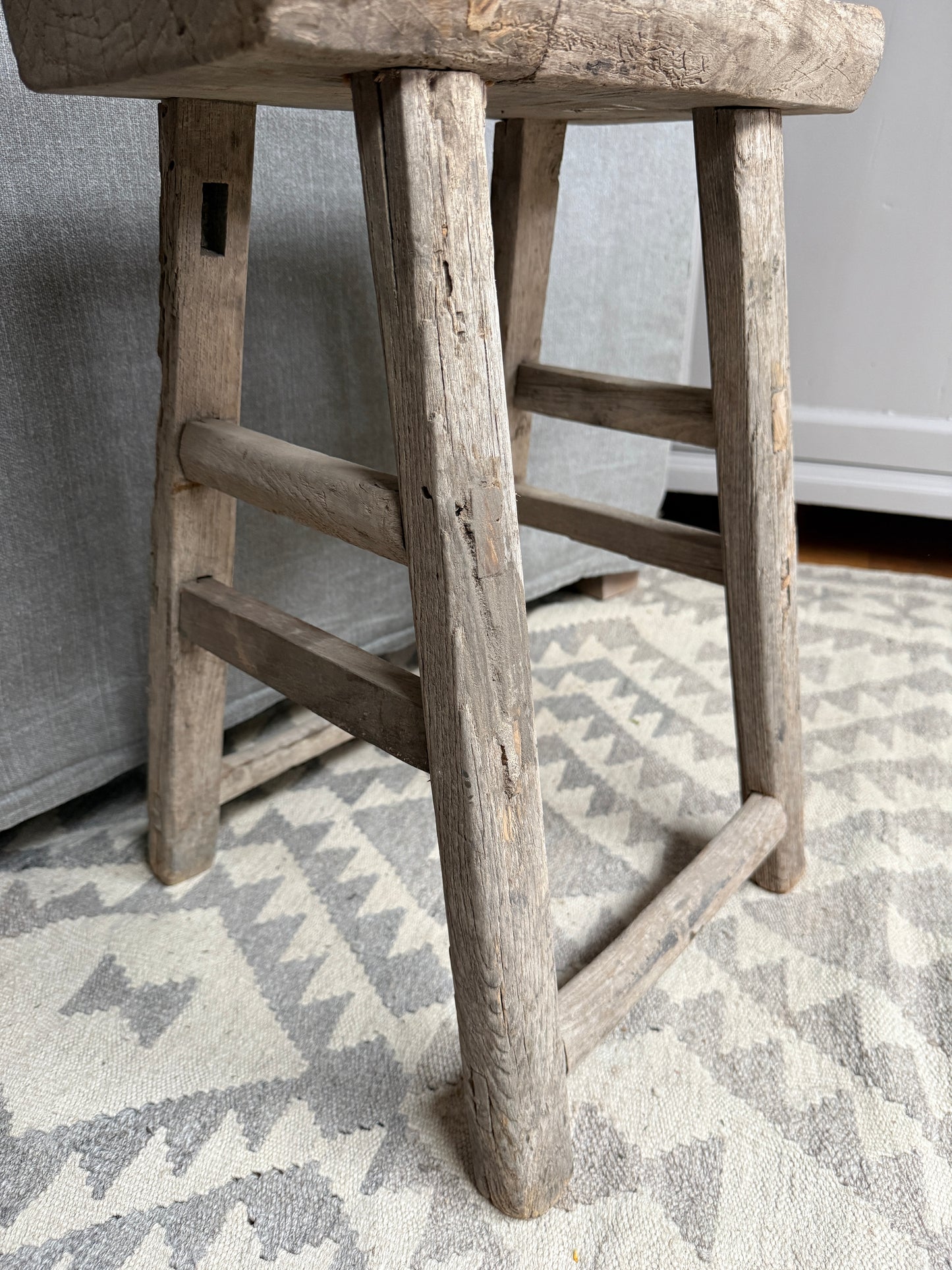 Alter Holzschemel, chinesischer Stuhl