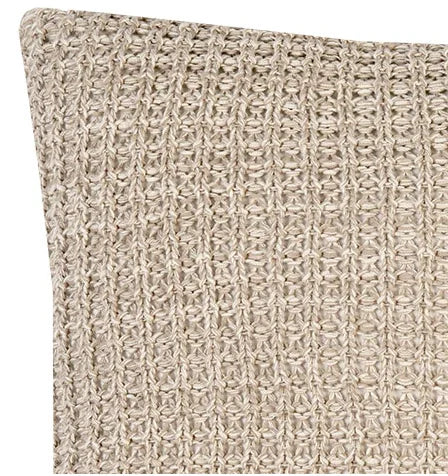 Close-up van grof gebreid beige sierkussen Lyon, landelijke en sobere woonstijl