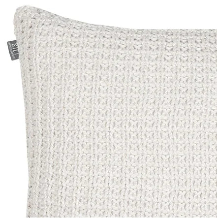 Handgemaakt kussen Lyon naturel met grof geweven structuur voor sober landelijk interieur