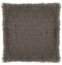 Handgemaakt bruin linnen kussen met rafelrand, landelijk sober woonaccessoire