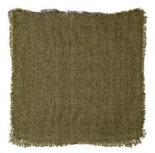 Handgemaakt olijfgroen kussen met franjes, My Sober Home, landelijk en sober interieur