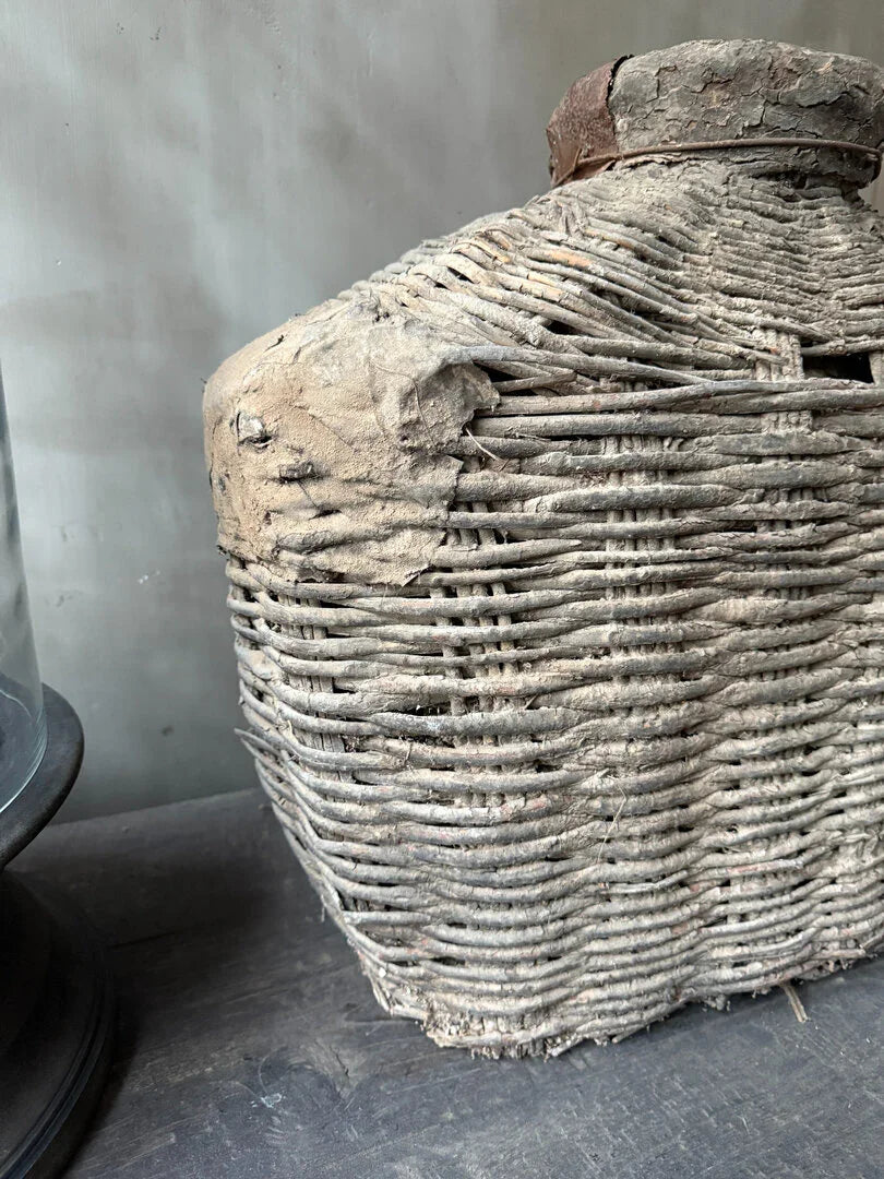 Authentieke handgemaakte leemmand XL, robuust gevlochten voor landelijk sober interieur