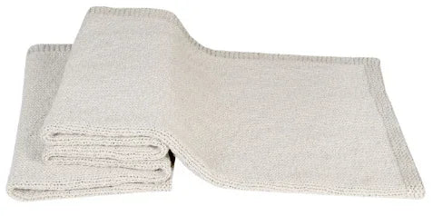 Handgemaakte beige plaid, landelijke woonaccessoire, My Sober Home sfeerbeeld