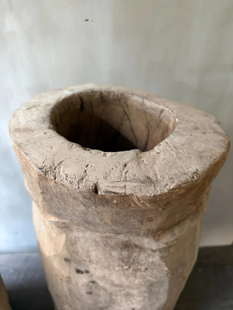 Antieke vijzel (rechter op de foto) - My Sober Home