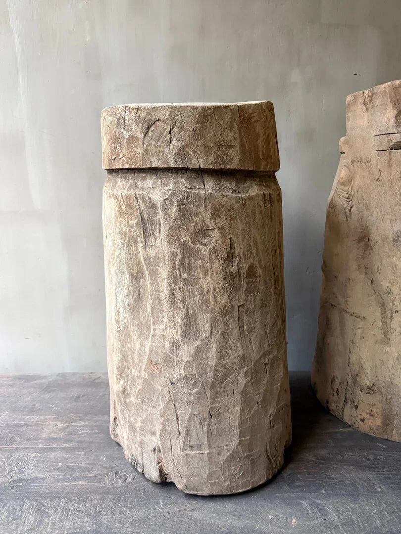 Antieke vijzel (linker op de foto) - My Sober Home