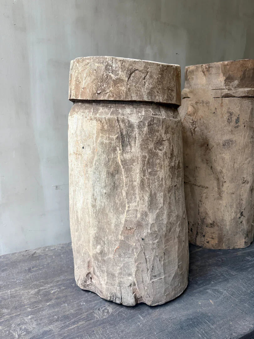 Antieke vijzel (linker op de foto) - My Sober Home