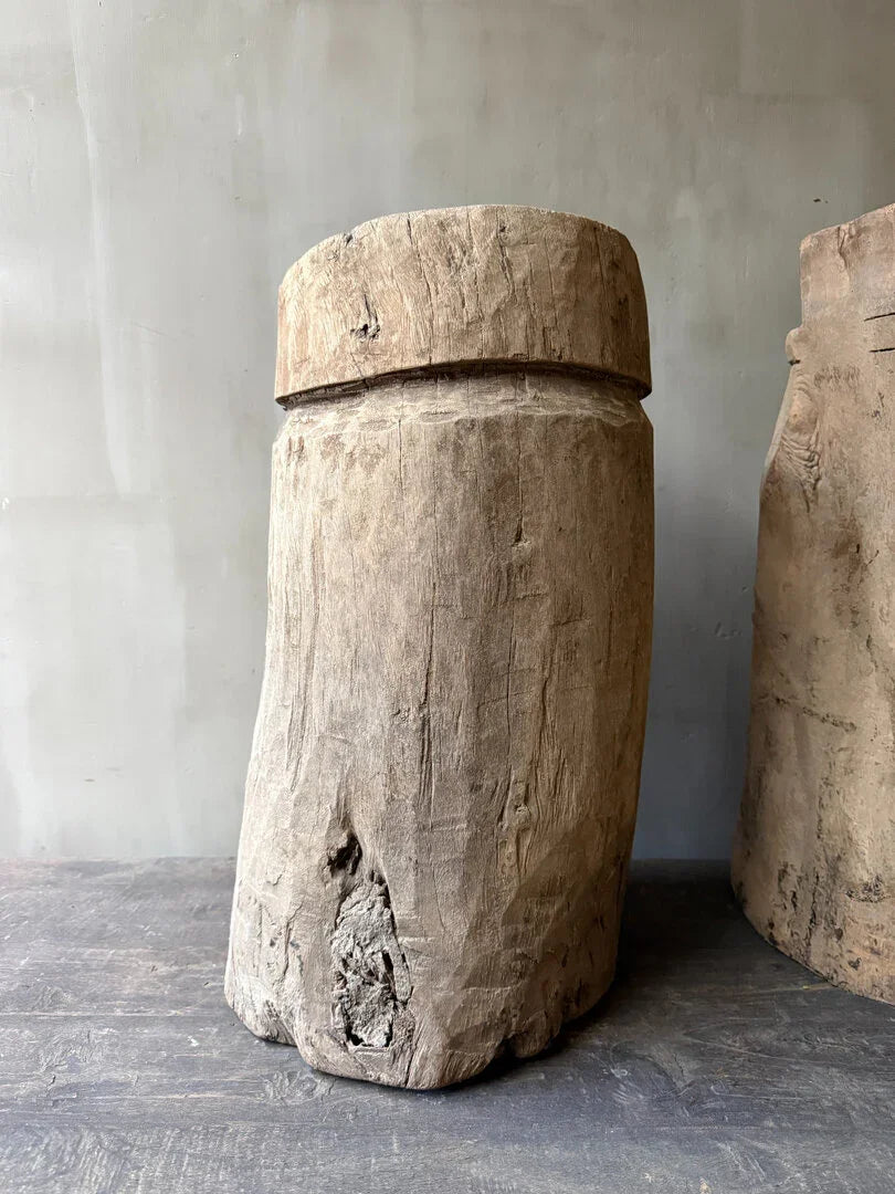 Antieke vijzel (linker op de foto) - My Sober Home