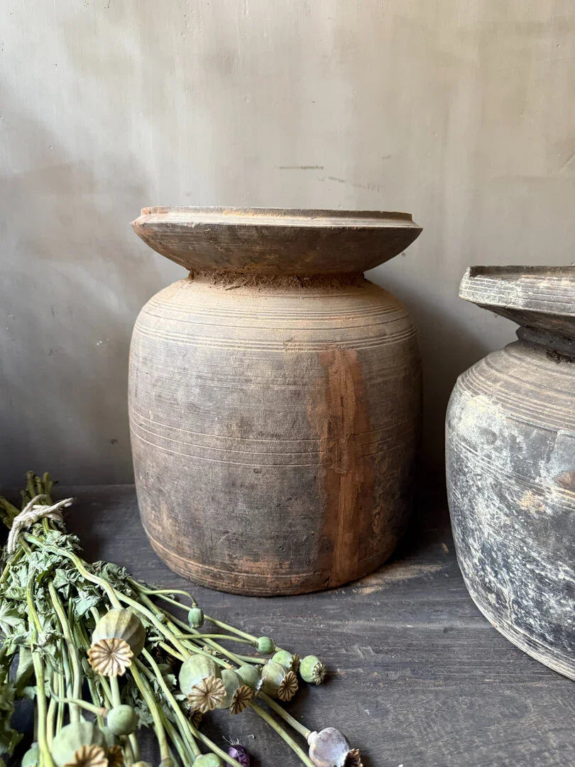 Authentieke Nepalese kruik van hout met landelijke look, My Sober Home woonaccessoire