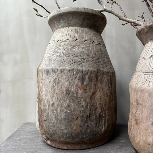 Nepalesischer Krug XL aus Holz, geschnitzt