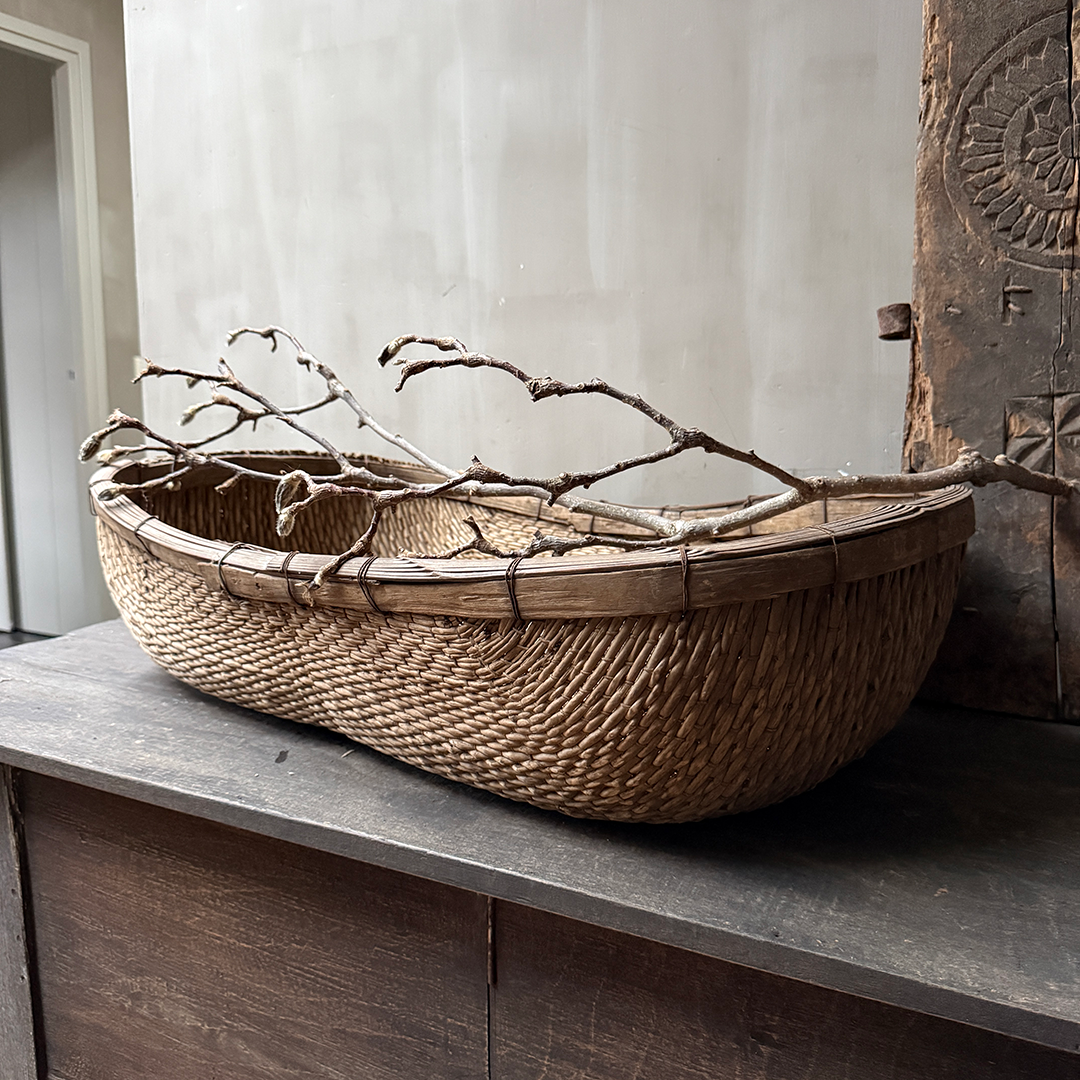 Antiker orientalischer Reiskorb, quadratisch