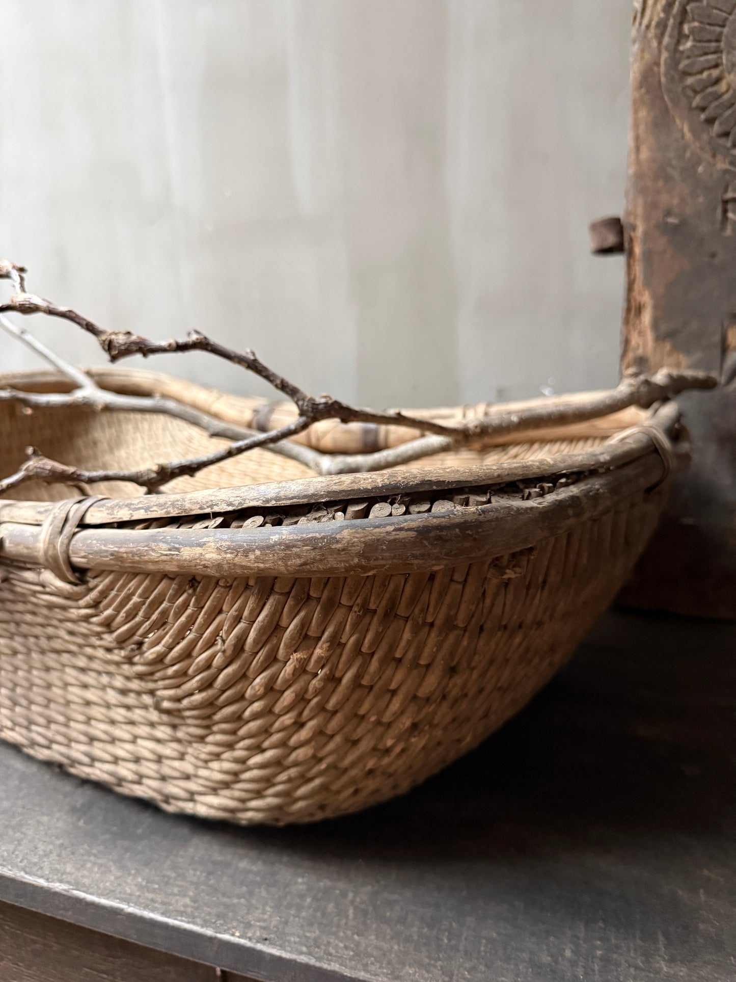 Antiker orientalischer Reiskorb, quadratisch