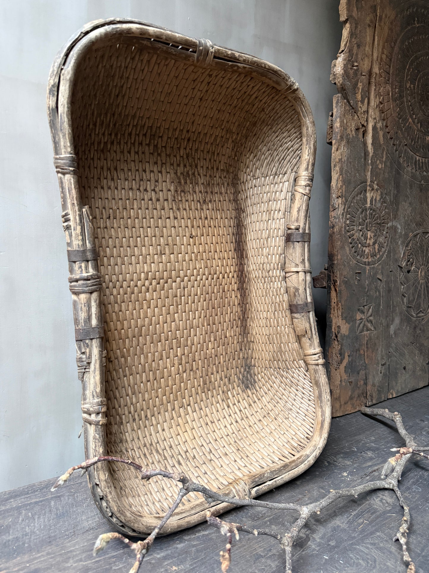 Antiker orientalischer Reiskorb, quadratisch