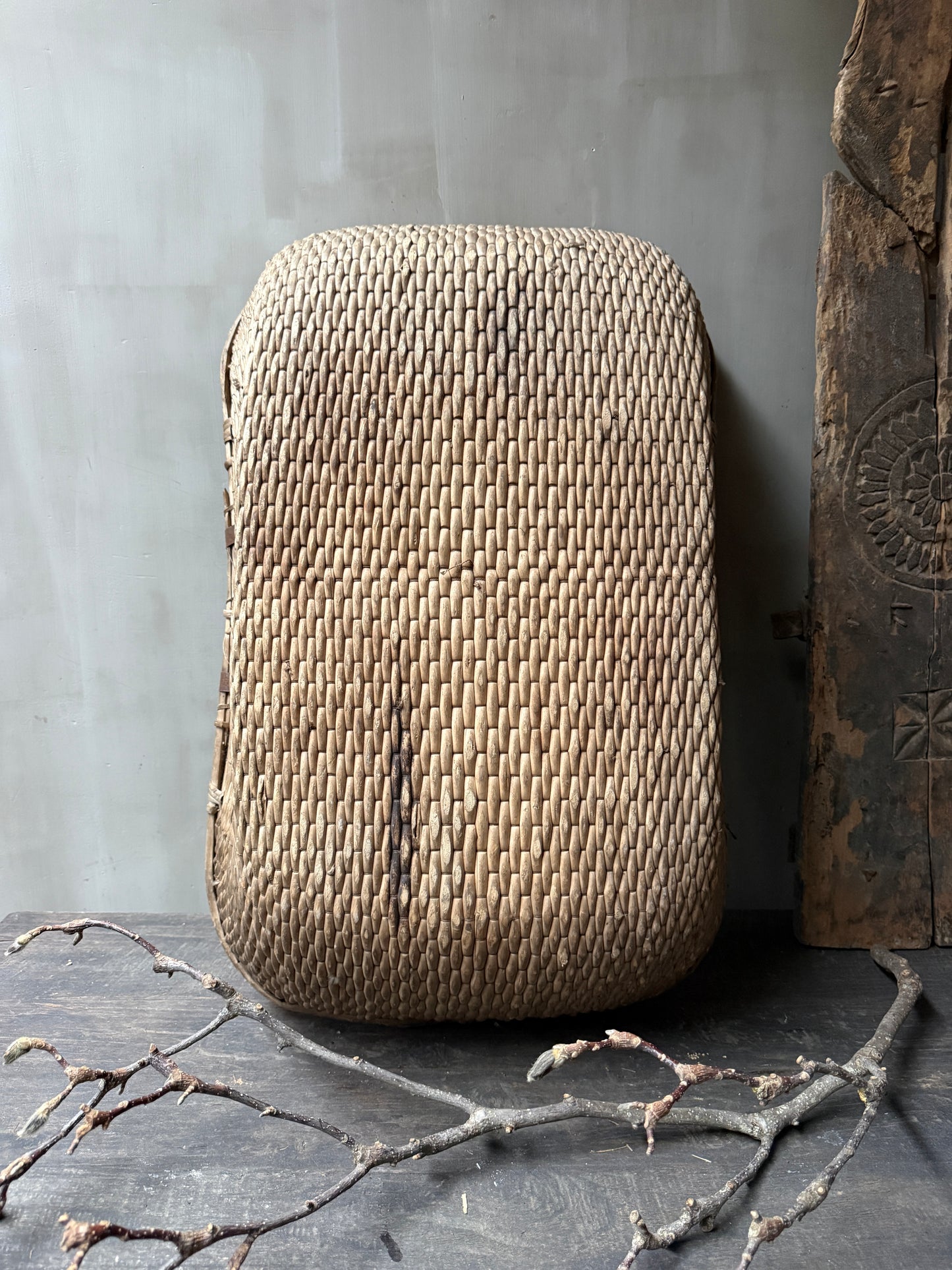 Antiker orientalischer Reiskorb, quadratisch