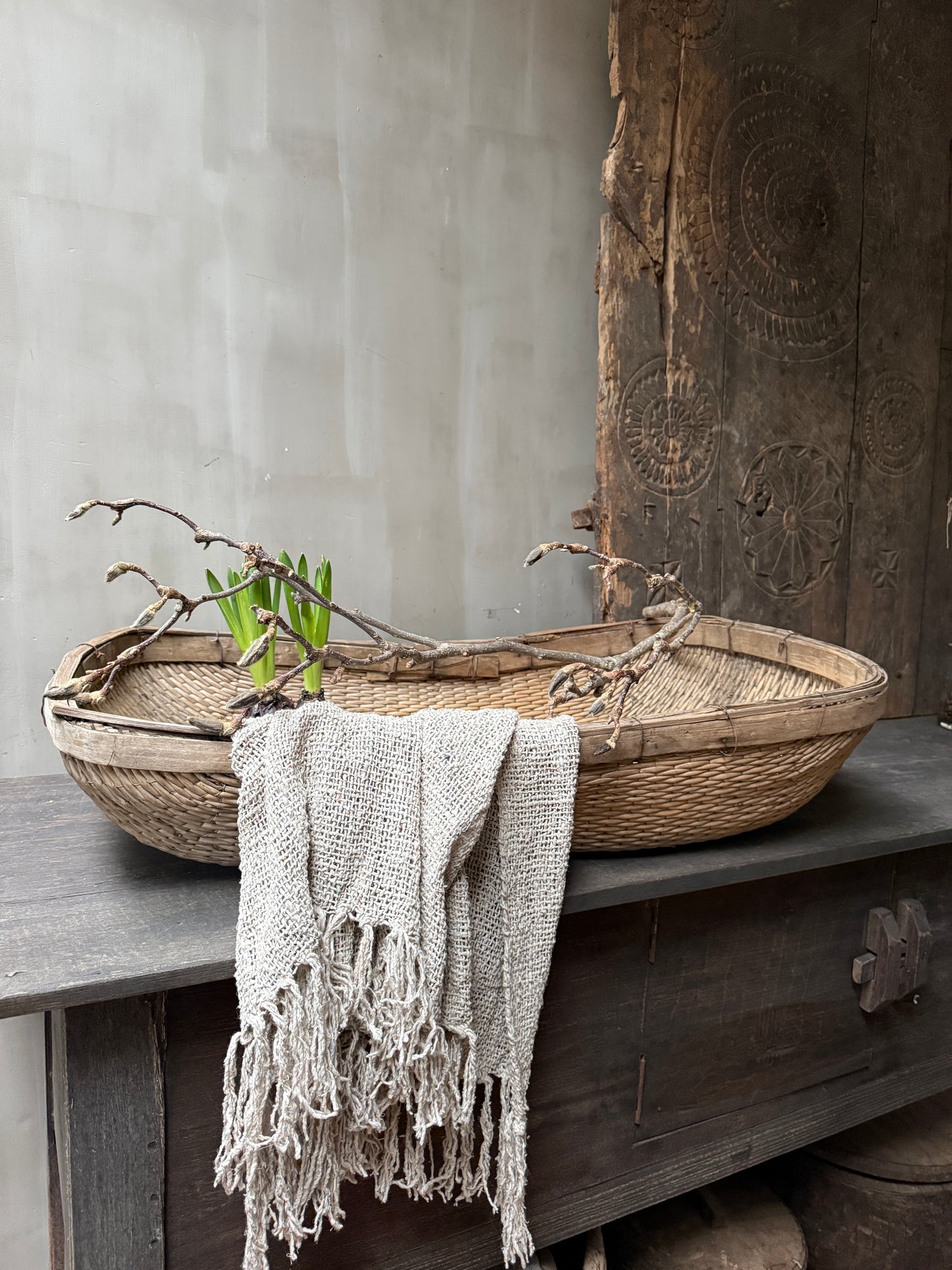 Antiker orientalischer Reiskorb, quadratisch