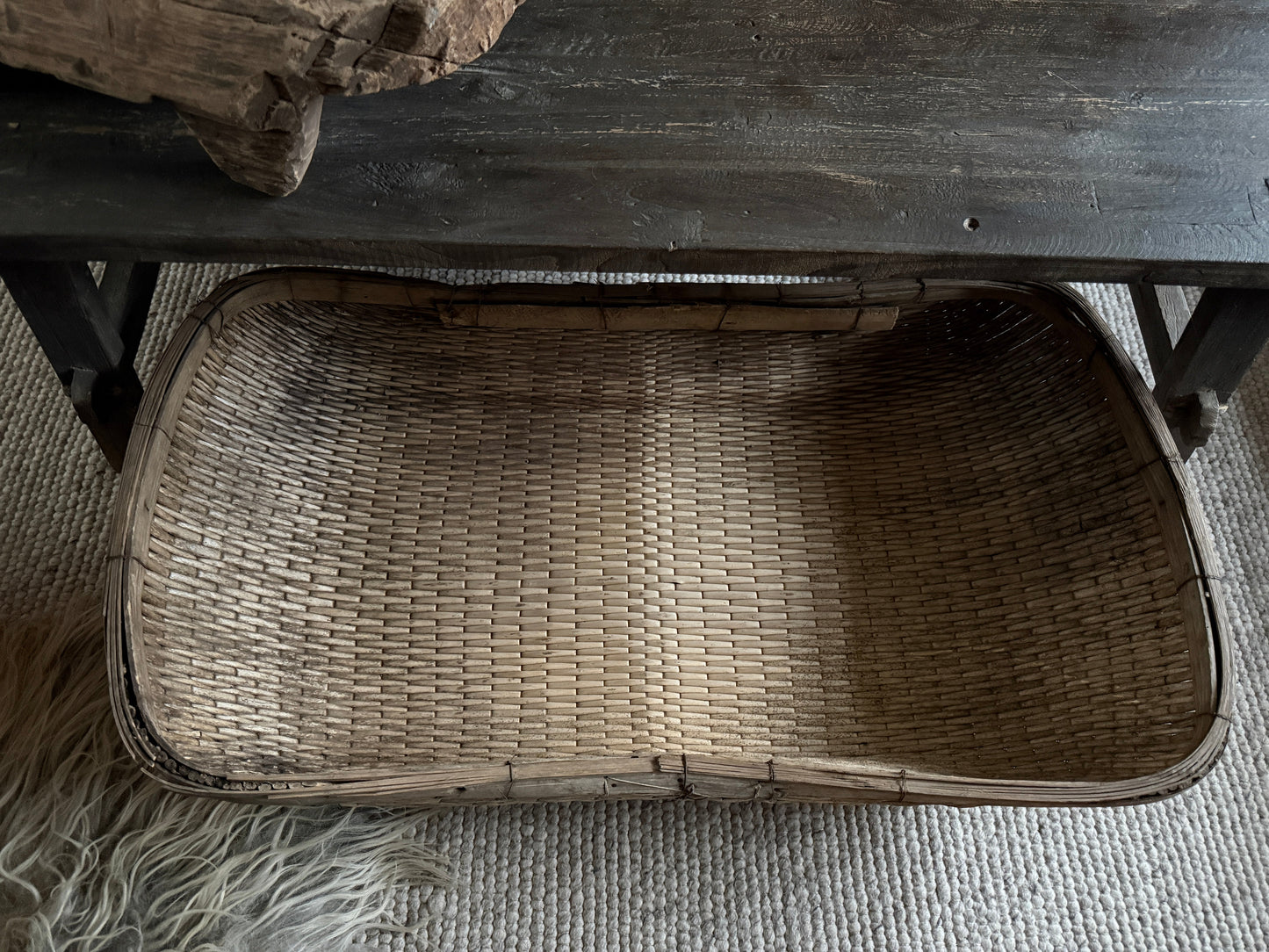 Antiker orientalischer Reiskorb, quadratisch