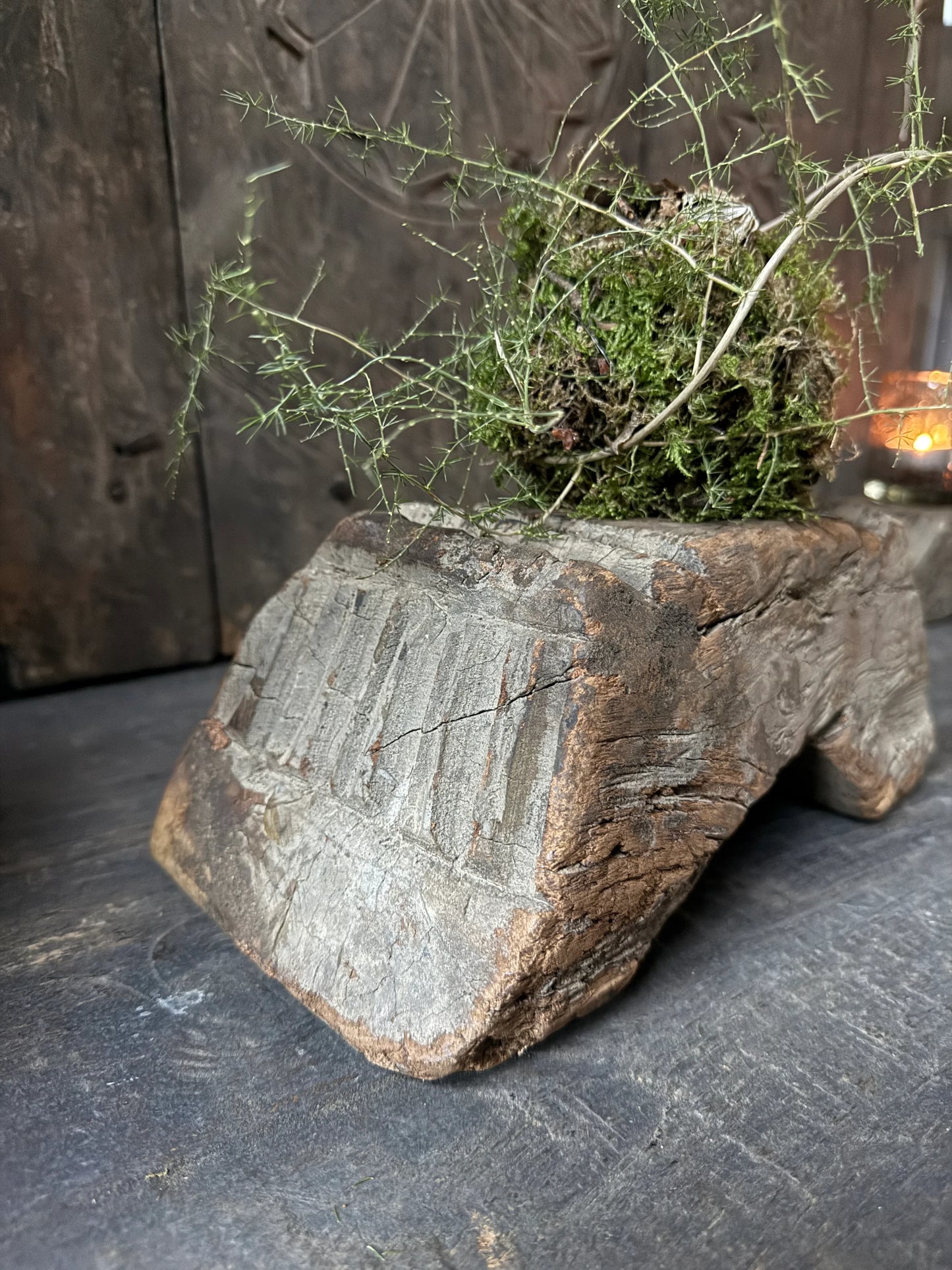 Authentiek houten woonaccessoire met mos, handgemaakt en landelijk bij My Sober Home