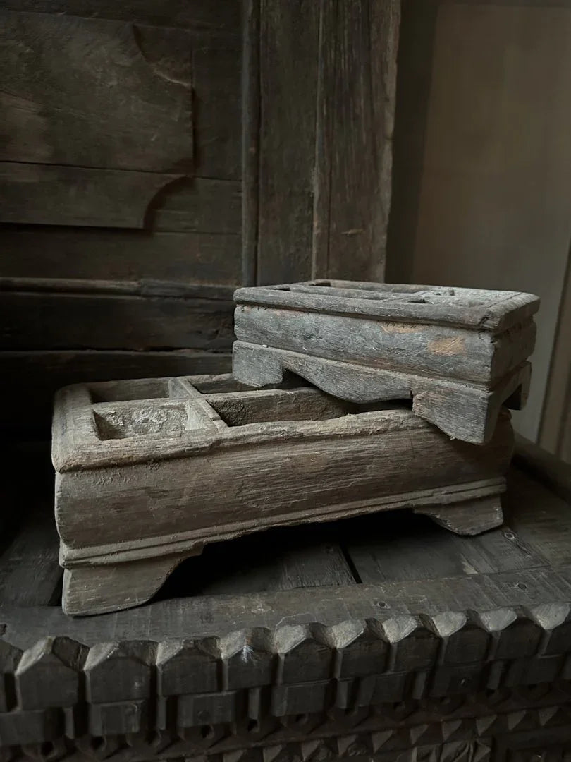 Oud houten bakje met vakjes, handgemaakt, landelijk woonaccessoire van My Sober Home