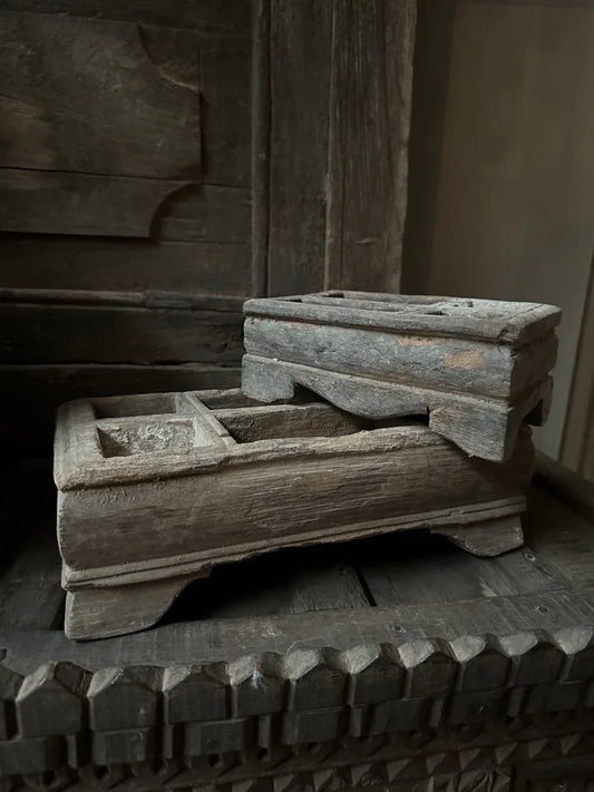 Oud houten bakje met vakjes, handgemaakt, landelijk woonaccessoire van My Sober Home