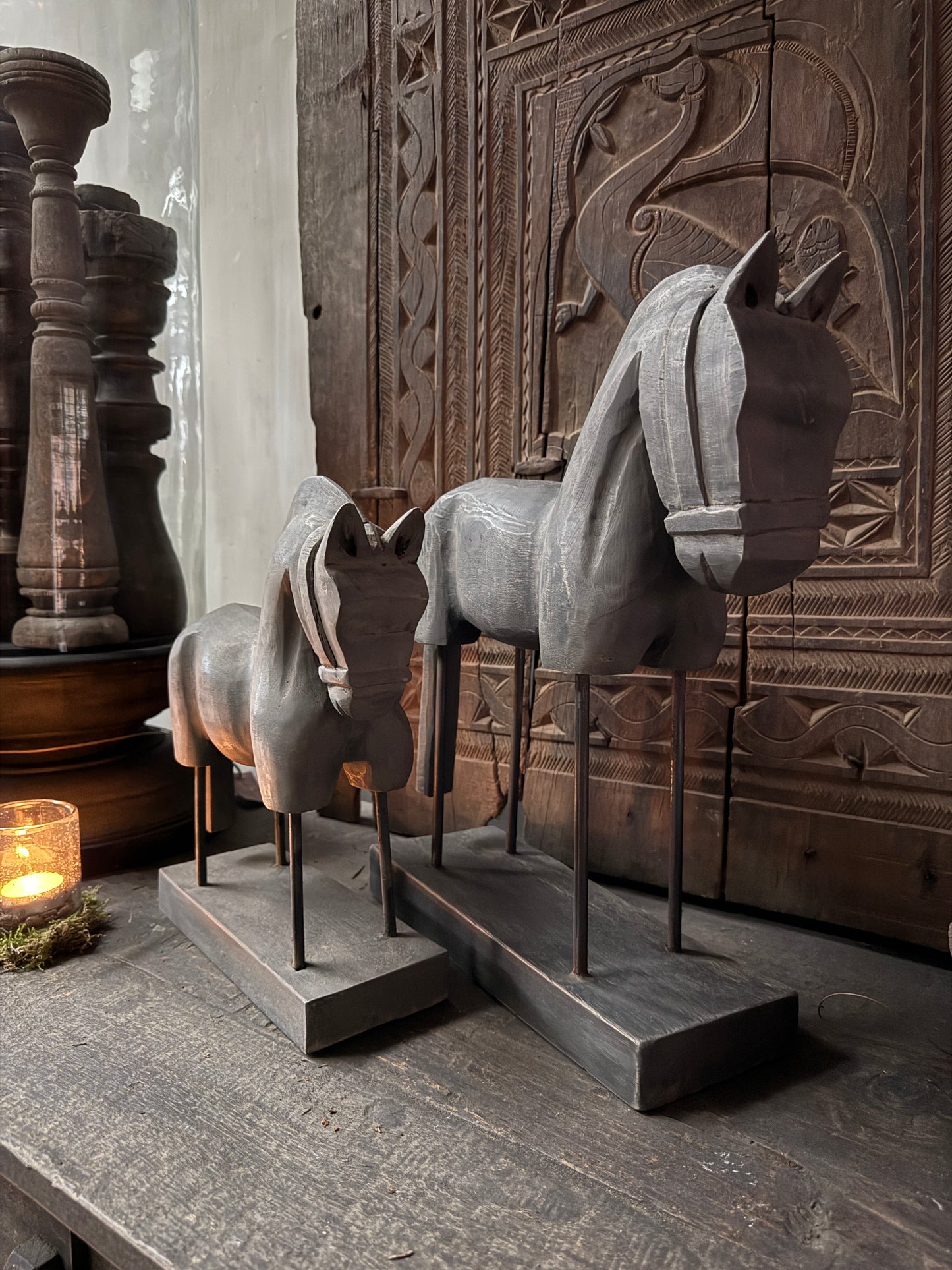 Houten paard op standaard s