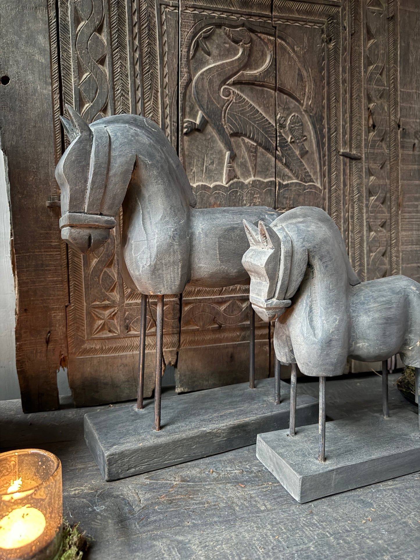 Houten paard op standaard s