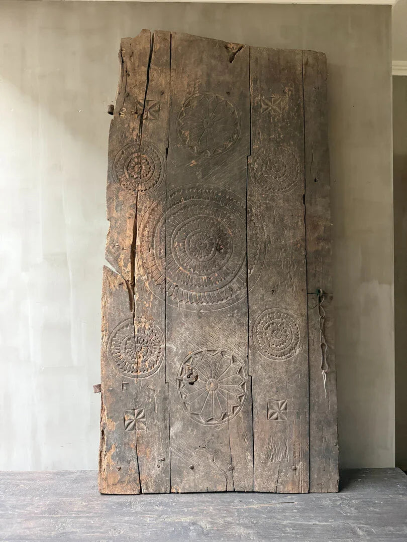 Authentiek, handgemaakt houten paneel met etnische patronen, landelijk sober interieurdecor My Sober Home