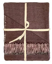 Handgemaakte linnen plaid koperkleurig met franjes, stijlvol verpakt, My Sober Home woonaccessoire