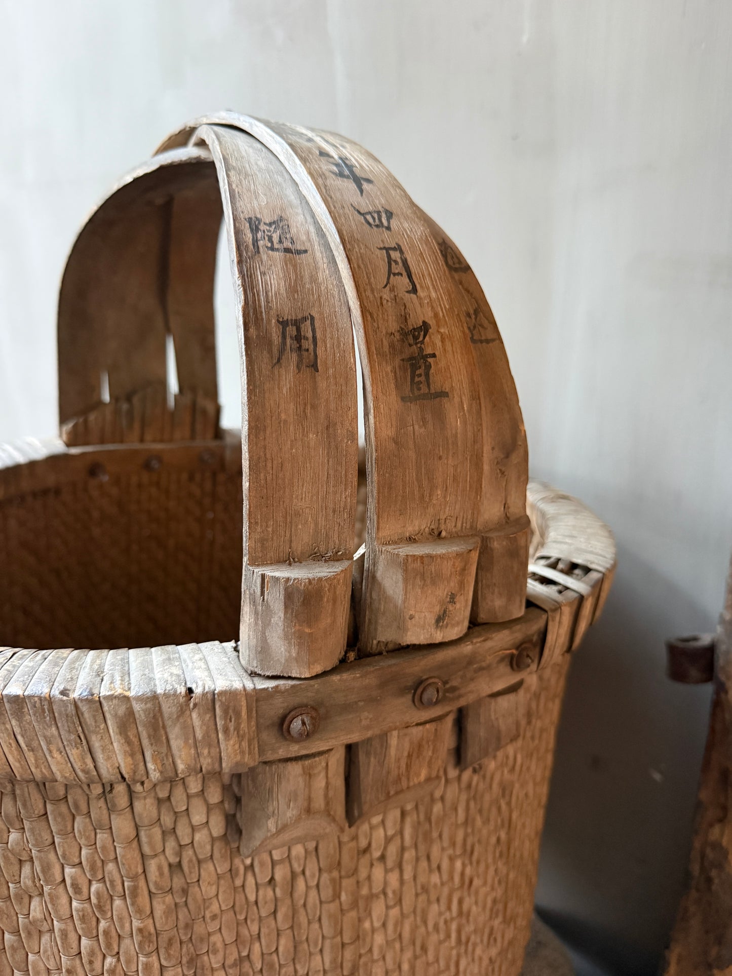 Chinesischer Pflückkorb mit Henkel