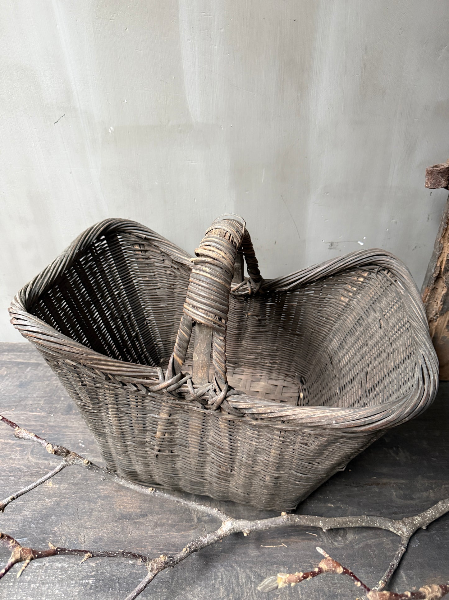 Chinesischer Pflückkorb mit Henkel