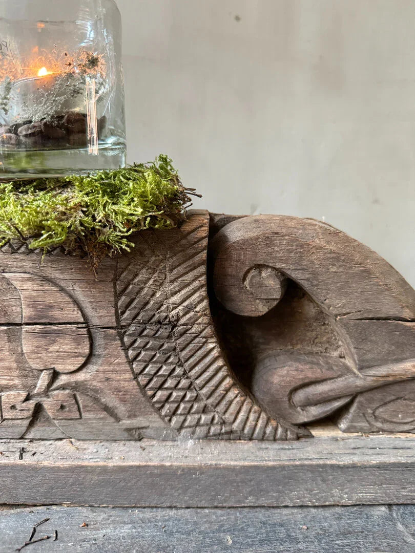 Houten poer kandelaar met glas en mos, handgemaakt, landelijk en sober interieur stijl