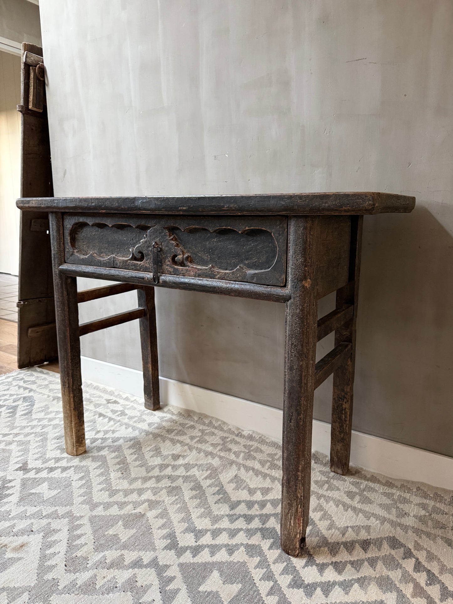 Antiker chinesischer Altarwandtisch / Schrank