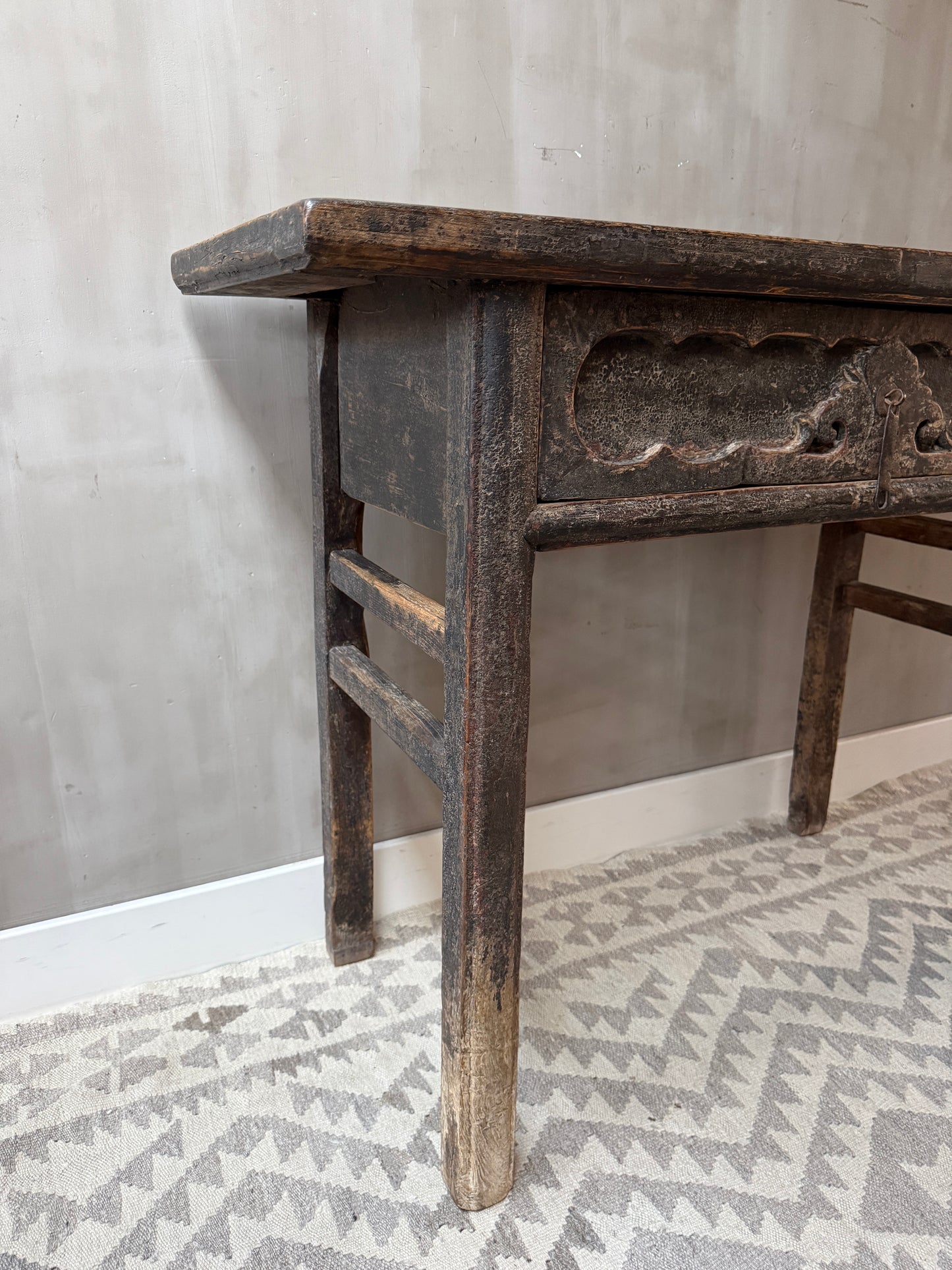 Antiker chinesischer Altarwandtisch / Schrank